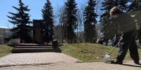 Более 30 автозаводцев приняли участие в патриотическом субботнике у обелиска Героя Великой Отечественной войны А.И. Поющева - Администрация г. Нижний Новгород