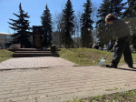 Более 30 автозаводцев приняли участие в патриотическом субботнике у обелиска Героя Великой Отечественной войны А. И. Поющева