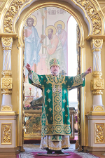 В Преображенском соборе Божественную литургию возглавил митрополит Мурманский и Мончегорский Митрофан