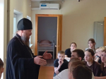 Клирик Приокского благочиния провел духовную беседу с воспитанниками лагеря «Хочу стать десантником»