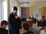 Клирик Приокского благочиния провел духовную беседу с воспитанниками лагеря «Хочу стать десантником»