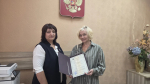 Дочь Евстигнеева получила свидетельство о рождении отца в Нижнем Новгороде