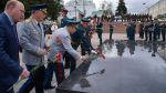 Под звуки праздничных орудий