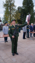Под звуки праздничных орудий