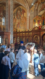 Помощник благочинного Автозаводского округа провел для школьников экскурсию по храму